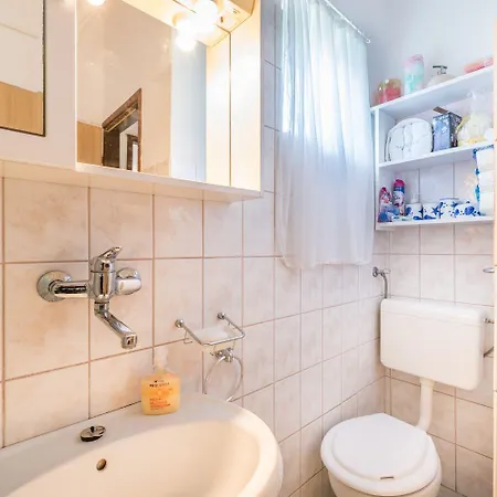 Mediterranes Nur 550 Meter Zum Mit Grillbereich, Privater Terrasse, Parkplatz * Baska (Krk)