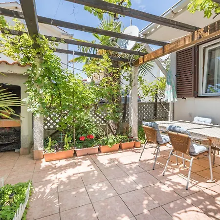 Mediterranes Nur 550 Meter Zum Mit Grillbereich, Privater Terrasse, Parkplatz Holiday home Baska (Krk)