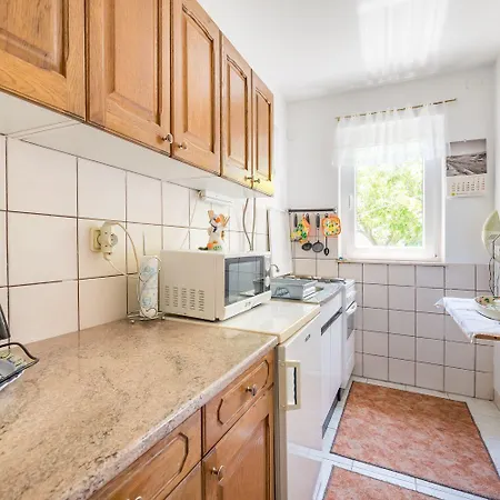 Mediterranes Nur 550 Meter Zum Mit Grillbereich, Privater Terrasse, Parkplatz *
