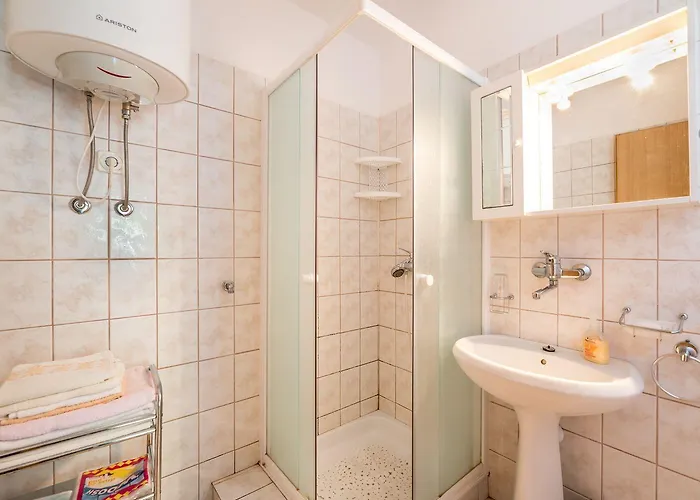 Mediterranes Nur 550 Meter Zum Mit Grillbereich, Privater Terrasse, Parkplatz Ferienhaus Baška