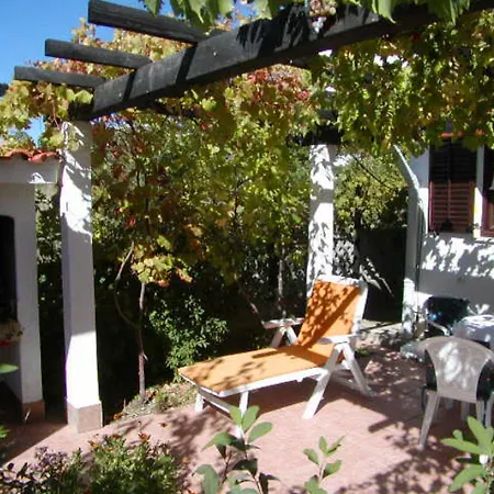Mediterranes Nur 550 Meter Zum Mit Grillbereich, Privater Terrasse, Parkplatz
