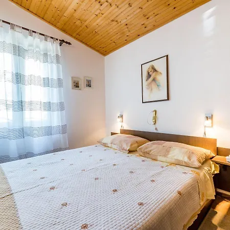 Mediterranes Nur 550 Meter Zum Mit Grillbereich, Privater Terrasse, Parkplatz * Baška