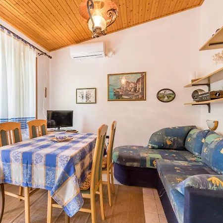 Mediterranes Nur 550 Meter Zum Mit Grillbereich, Privater Terrasse, Parkplatz Baška